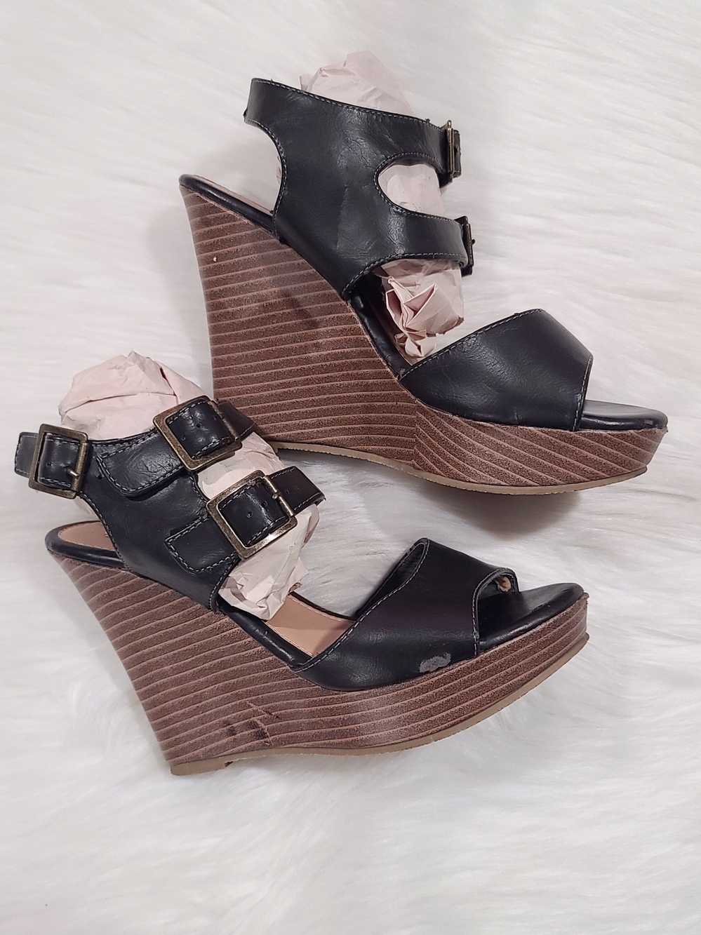 Daisy Fuentes Black Wedge Sandals with Buckle Straps 7.5ml